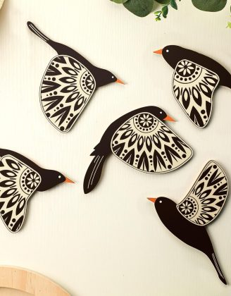 5 Pcs Wooden Bird Wall Art Wood Flying Birds Wall Decor Rustic Folk Art Scandinavian Home Decor for Gift Living Room Bedroom Kitchen Office(Black)